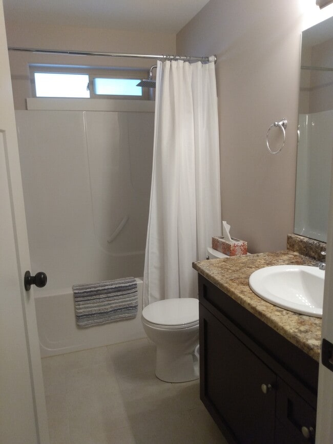 Building Photo - 372 Cariboo Dr