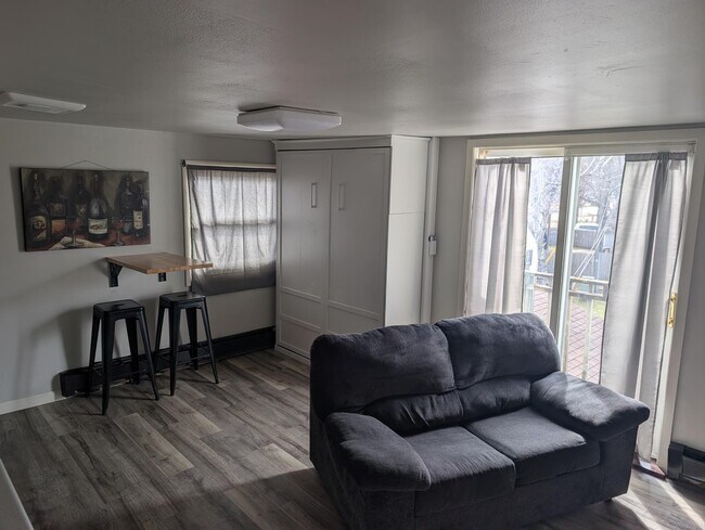 Foto del edificio - 563 E Main St