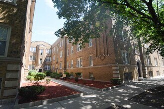Building Photo - 2242 W Ainslie St