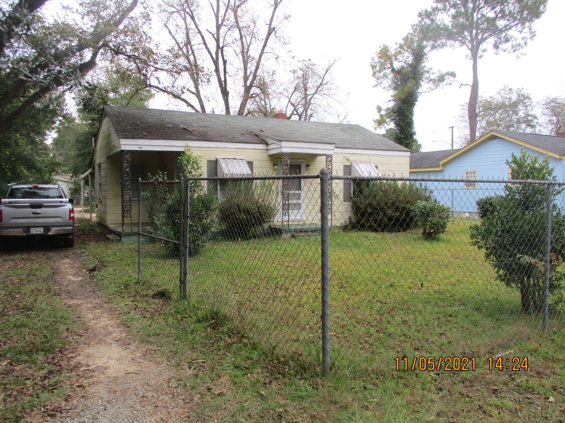 Primary Photo - 1603 W Whitney Ave