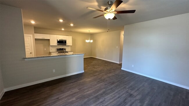 Foto del edificio - 9812 Grosbeak Ln