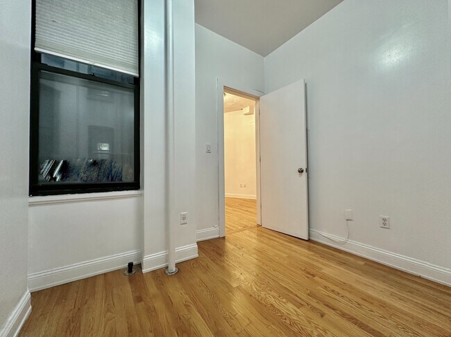Foto del edificio - 29 W 12th St
