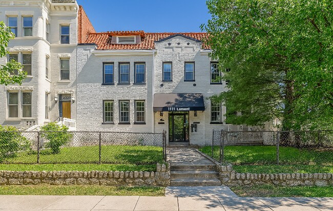 Foto del edificio - 1111 Lamont St NW
