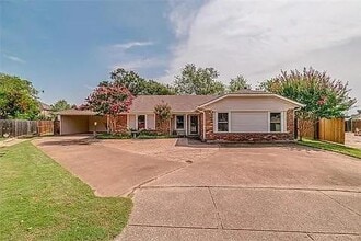 Building Photo - 8629 Crestview Dr