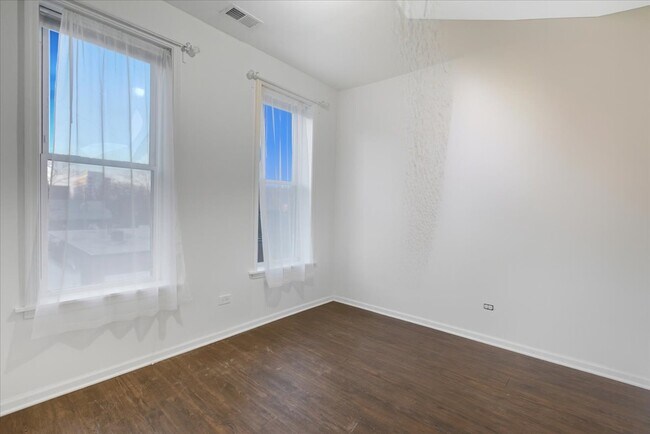 Foto del edificio - 1654 W Cortland St