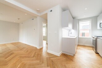 Building Photo - 19 Forest St