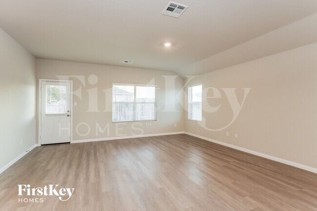 Foto del edificio - 15007 Maskette Ave