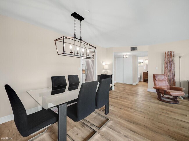 Foto del edificio - 2 br, 2 bath Condo - 8625 Boca Glades Blvd W