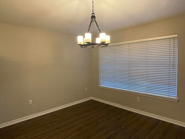 Building Photo - 1144 Troon Dr E