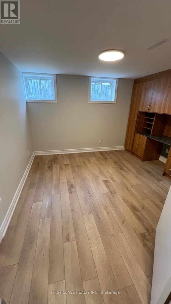 Building Photo - 989 McBride Ave