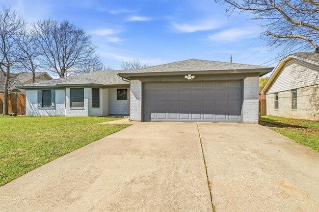 Building Photo - 416 Colonial Pl