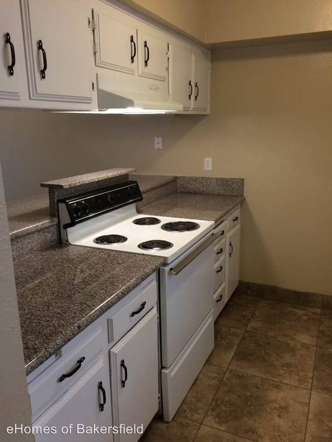 Building Photo - 4500 Tierra Verde St