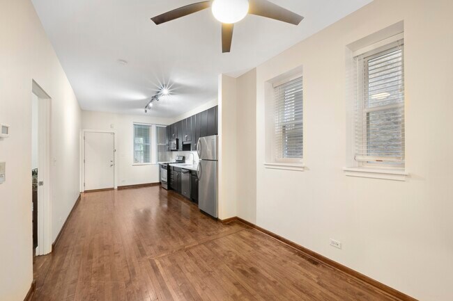Foto del edificio - 2225 W Belden Ave