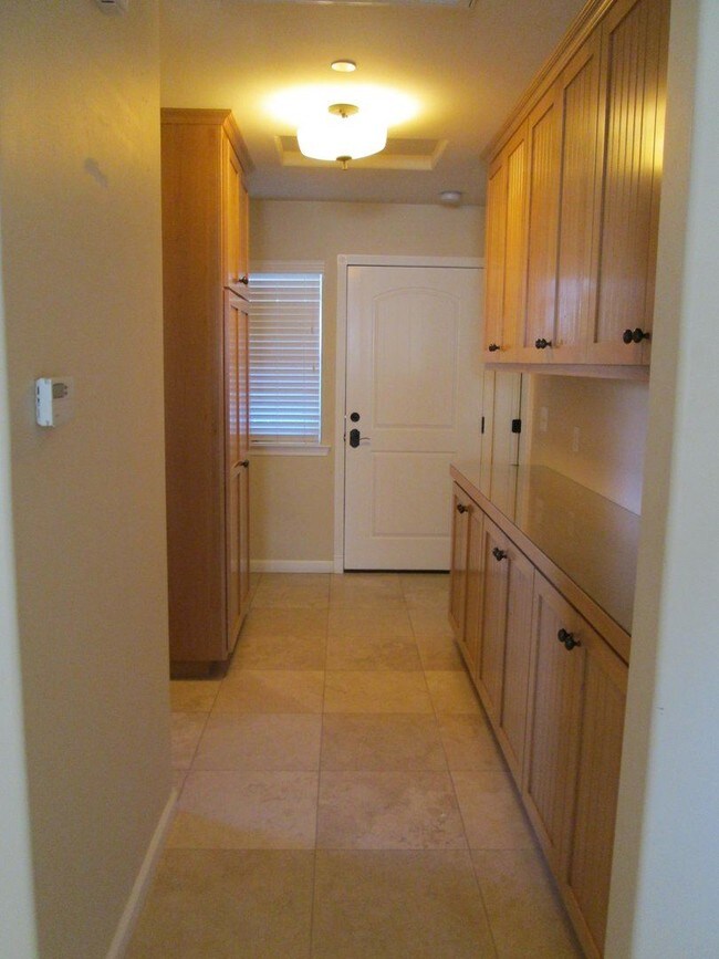 Building Photo - 640 Camino Caballo