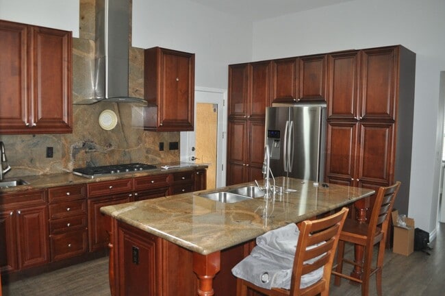 Building Photo - La Mesa Detached 4Br/2BA located in Academ...