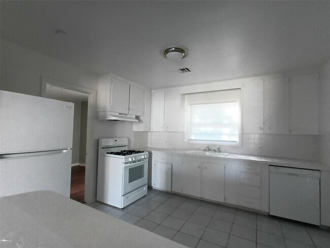 Foto del edificio - 1024 S Holly Dr