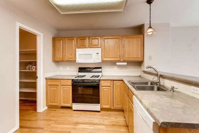 Building Photo - 1345 Carnation Circle