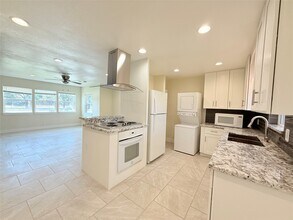 Building Photo - 207 Tidwell Rd