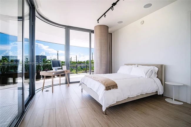 Building Photo - 8701 Collins Ave