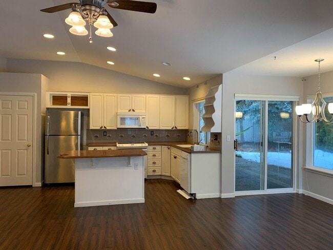 Building Photo - 3637 Whisper Dr