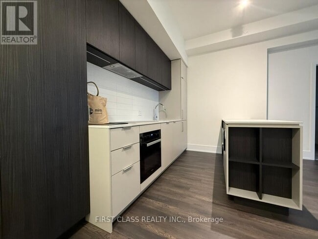 Building Photo - 89 Church St