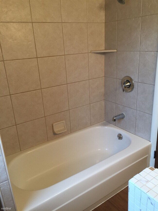 Building Photo - 3 br, 2 bath Apartment - 1425 Mill Road