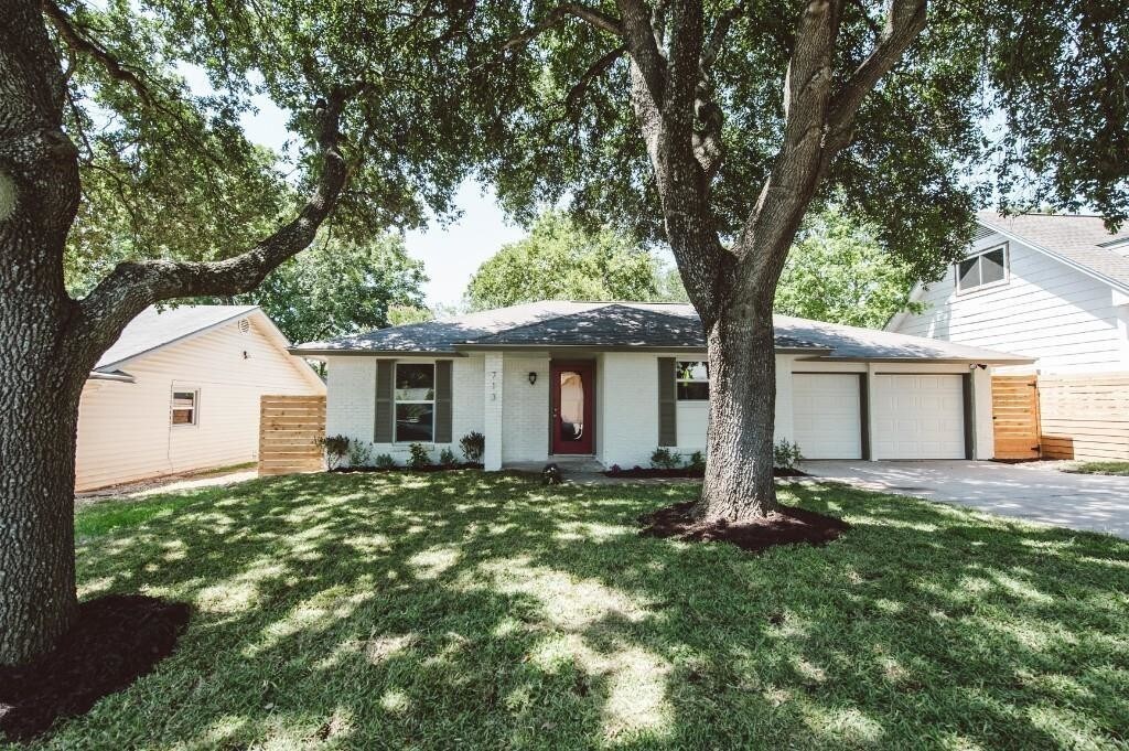 Primary Photo - 713 Buckingham Pl