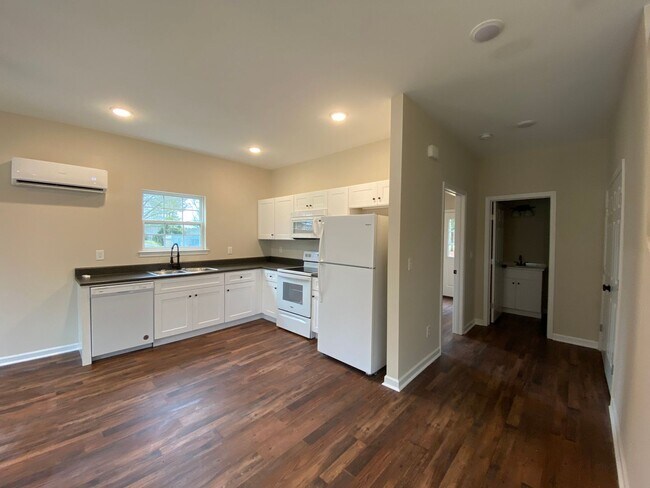 Foto del edificio - Home for Rent in Cullman! Available to Vie...
