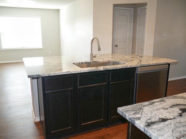 Foto del edificio - 13918 Nicolet Arbor Ln