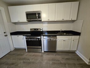 Building Photo - 321-323 S 5th St