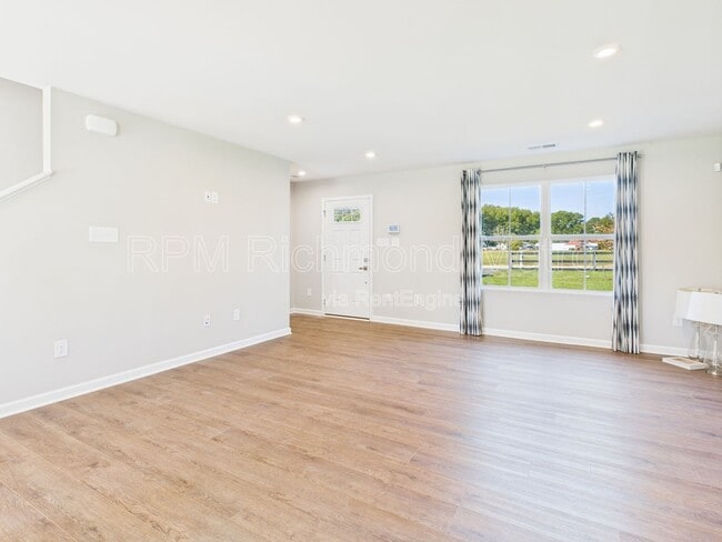 Foto del edificio - 2943 Travis Ln