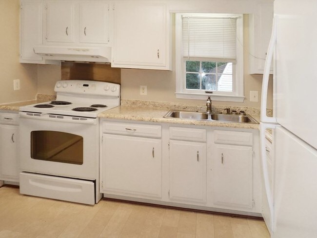 Building Photo - 47493 Southampton Dr