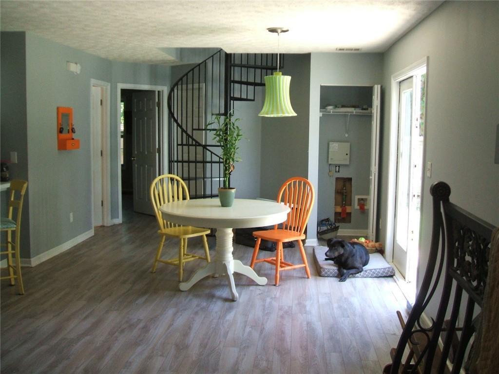 Building Photo - 715 Avening Ct