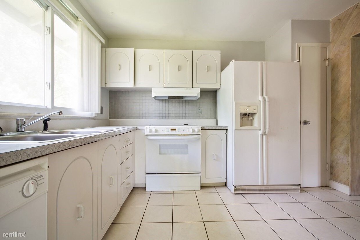 Building Photo - 3 br, 2 bath House - 315 Oakfield Dr