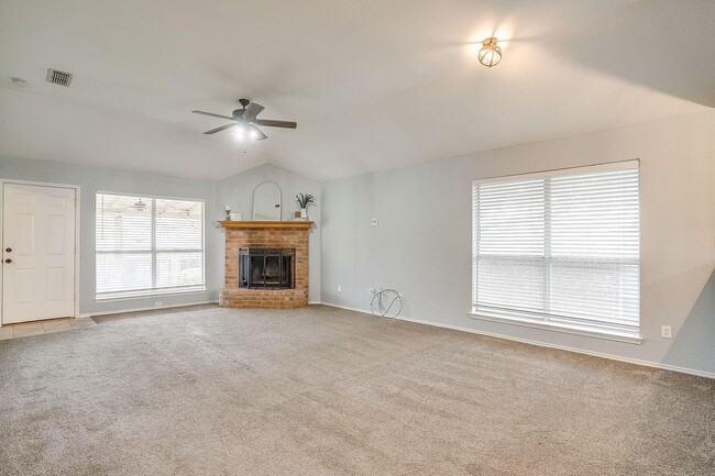 Foto del edificio - Great Rental in Marine Creek Heights- 3 Bed, 2 Bath- Eagle Mountain Saginaw ISD- 76135