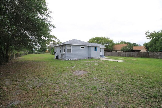 Building Photo - 1211 Lake Downey Dr