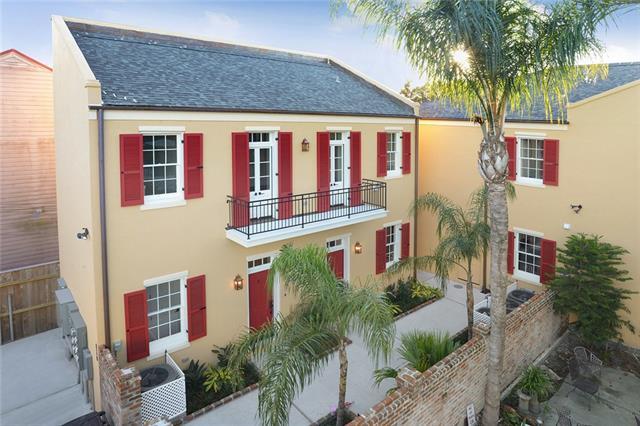 Building Photo - 826 Touro St