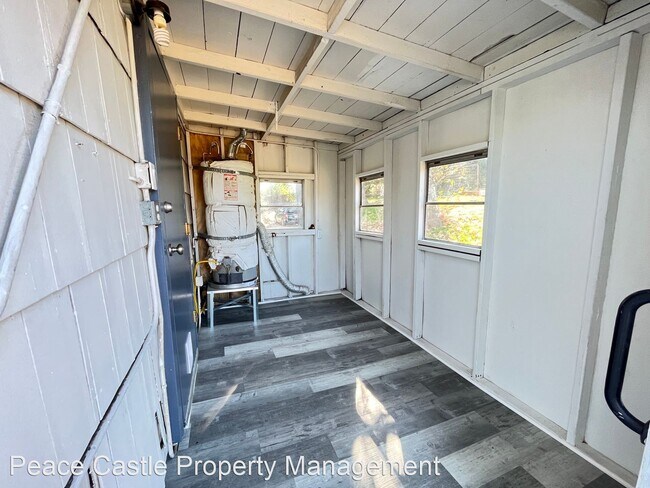 Foto del edificio - 3 br, 1 bath House - 1523 Rock Springs Rd.