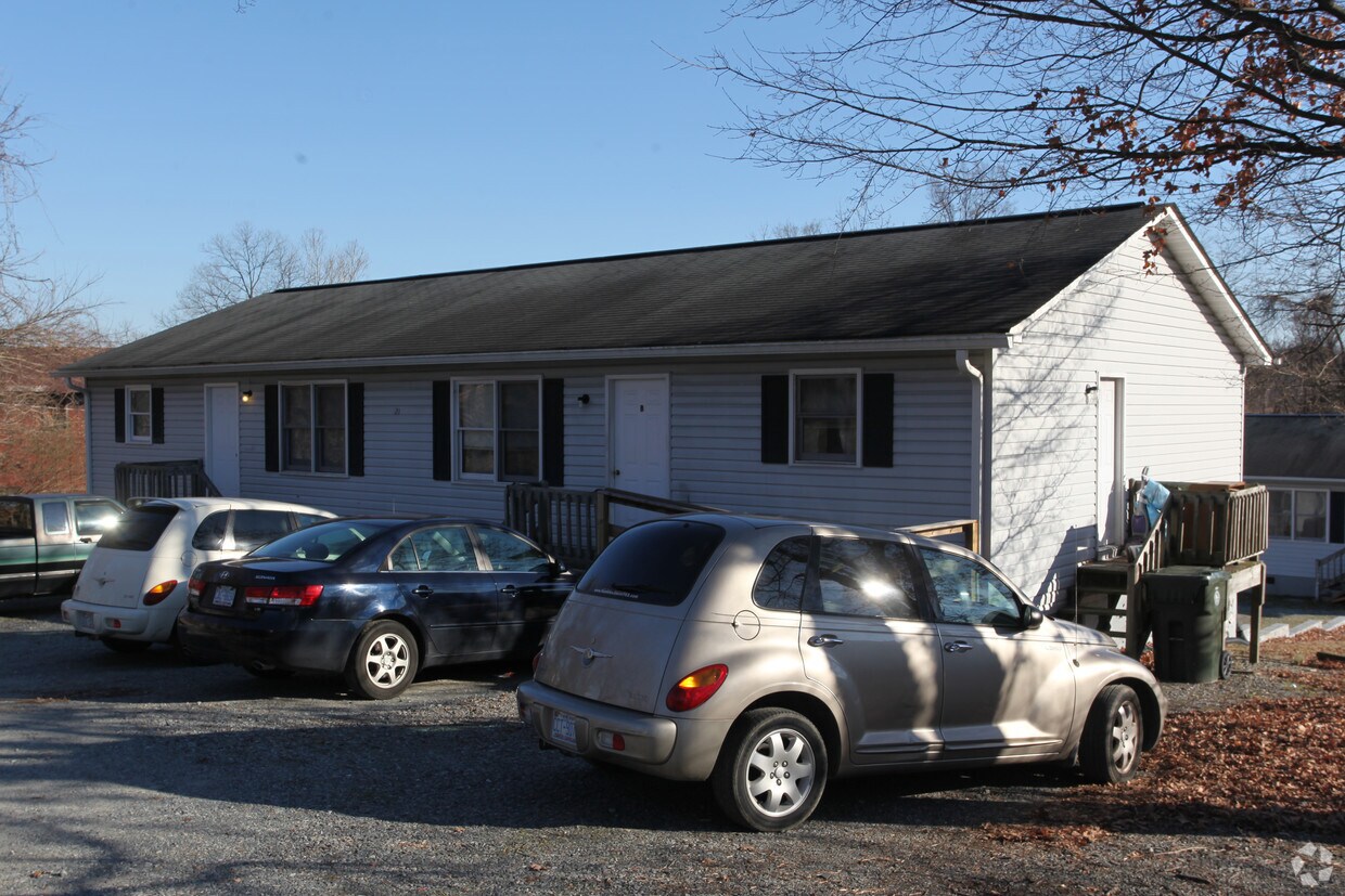 Primary Photo - 21 W Colonial Dr