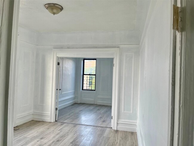 Building Photo - 3064 Albany Crescent