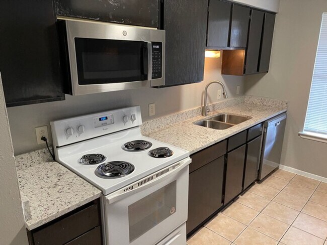 Foto del edificio - 919-921 West Rochelle Road