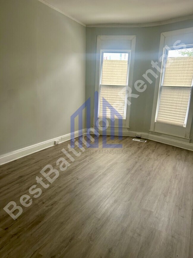 Foto del edificio - 2136 N Fulton Ave