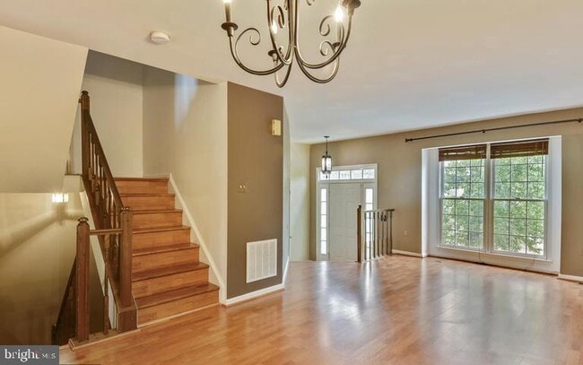 Building Photo - 46879 Trumpet Cir