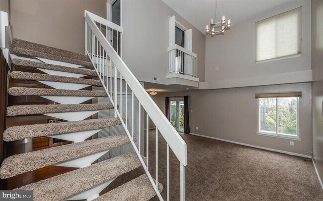 Building Photo - 1232 Chanticleer