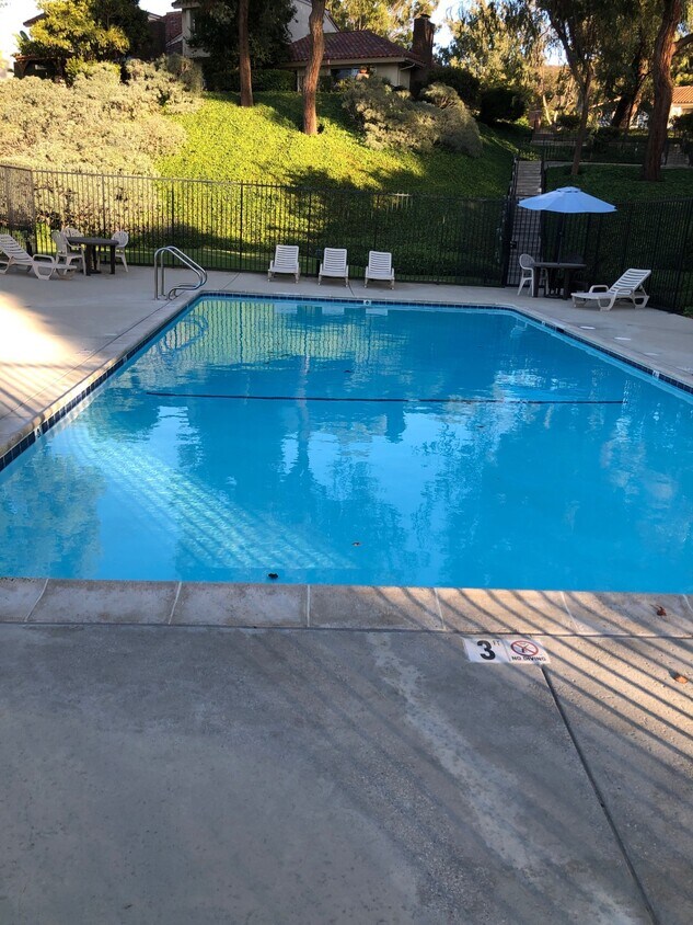 Foto del edificio - 217 Red Oak Ln