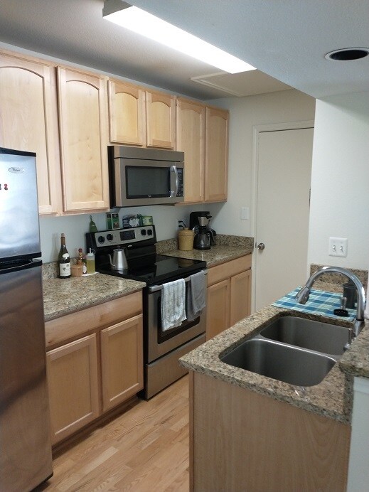 Building Photo - 3921 Penderview Dr