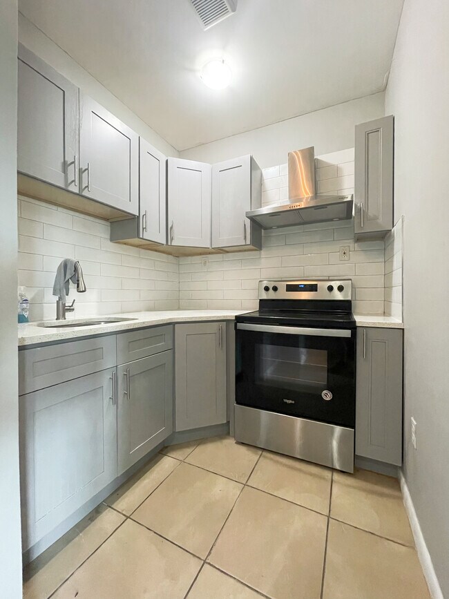 Building Photo - 1530 W Tioga St