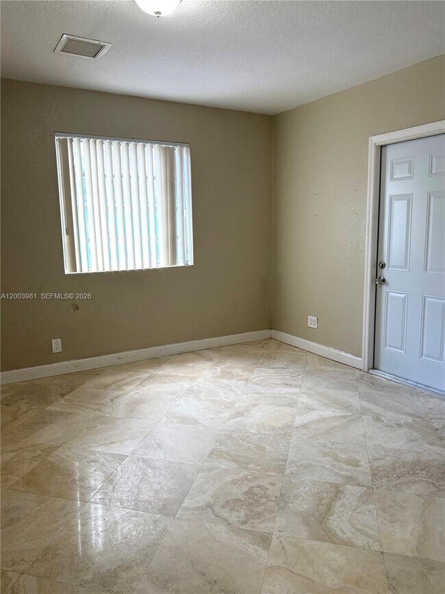 Foto del edificio - 1630 Van Buren St