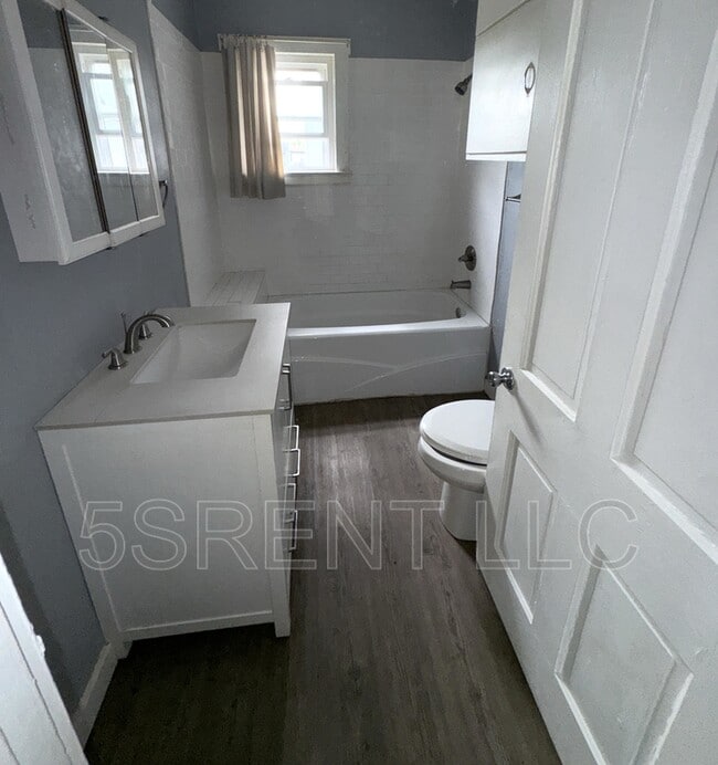 Foto del edificio - 408 Gray Ave