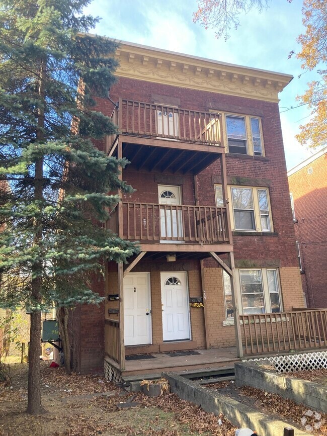 Building Photo - 449 Summit St